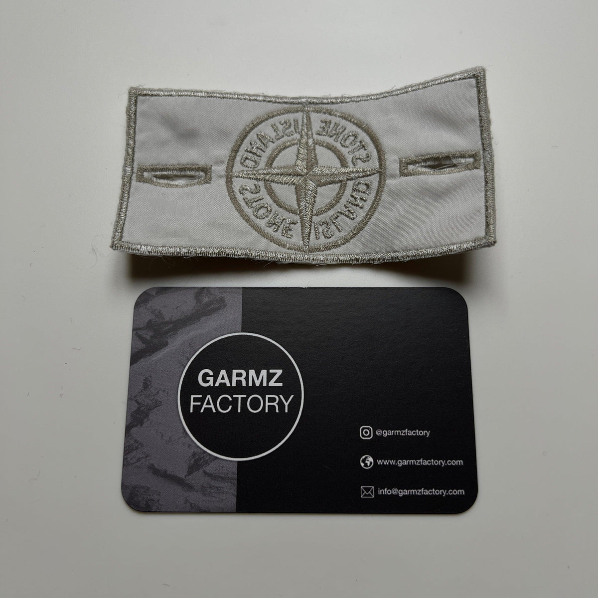 LOT DE DEUX Écusson / Badge / Patch Stone Island Blanc et Noir avec